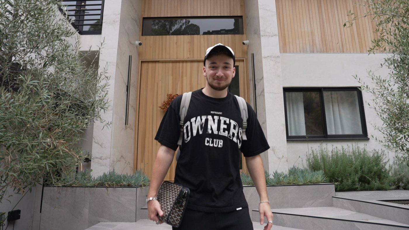 Leaving the house, C0019, raw