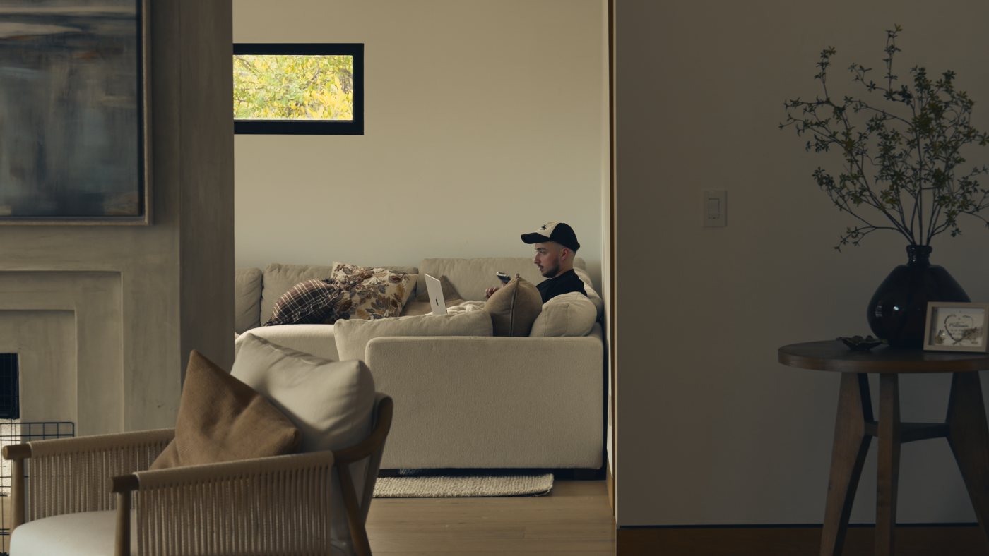 Living room, C0035, graded with Warm