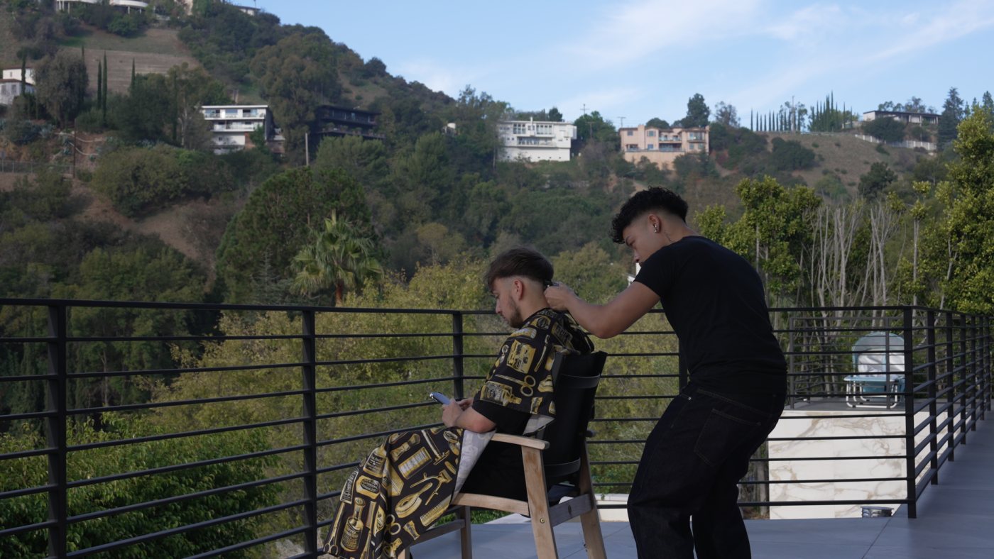 Haircut on the terrace, C0290, raw