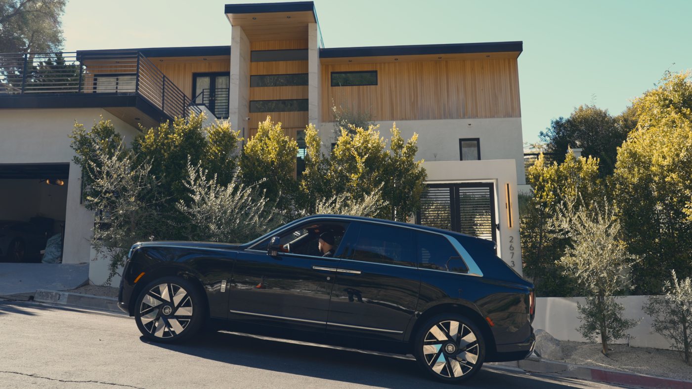 Rolls-Royce outside, C0293, graded with Outdoor