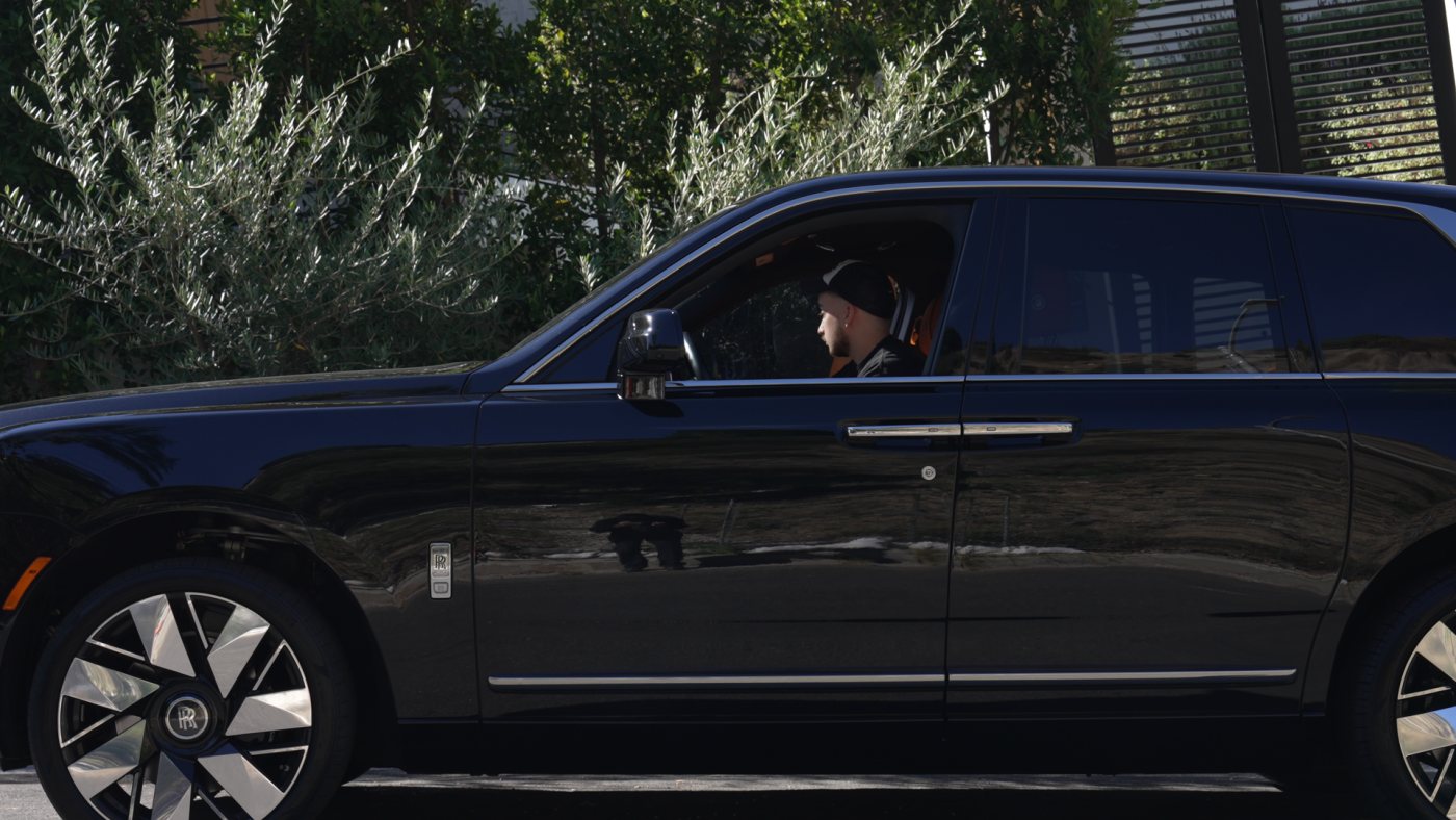 Rolls-Royce outside, C0294, raw