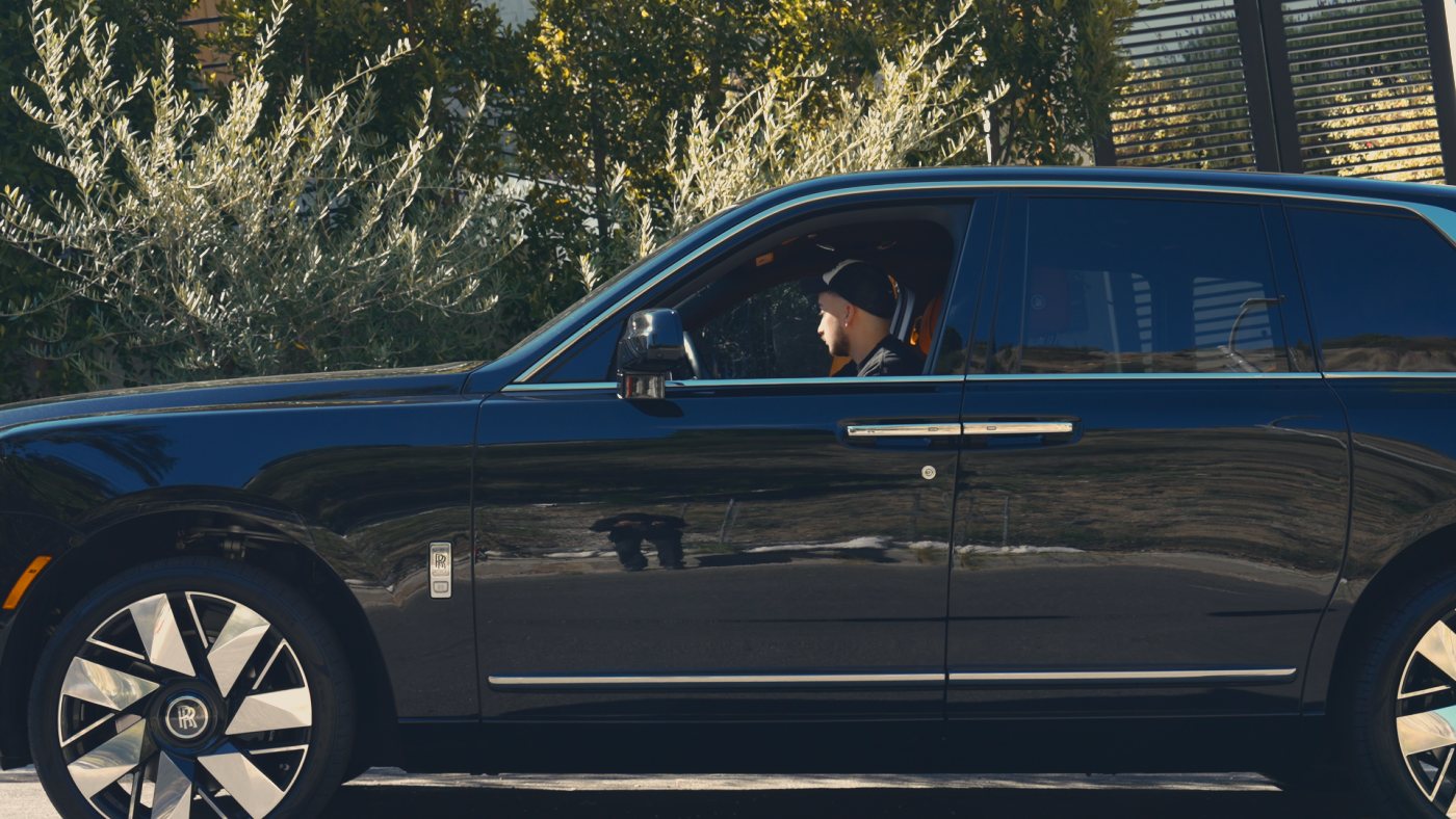 Rolls-Royce outside, C0294, graded with Outdoor