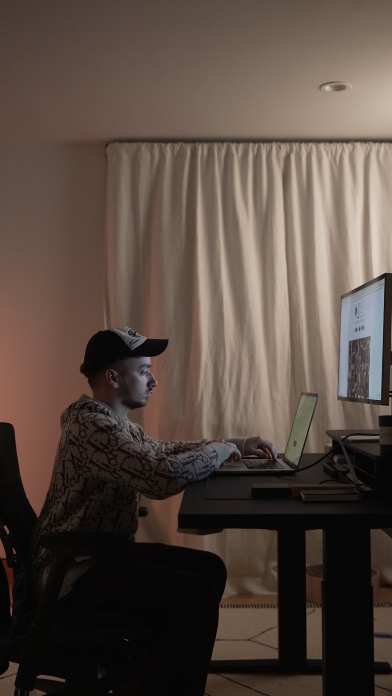 Late night working, C0765, raw