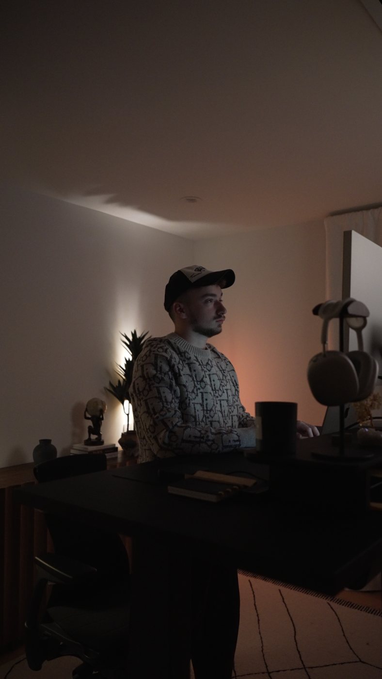Late night working, C0772, raw